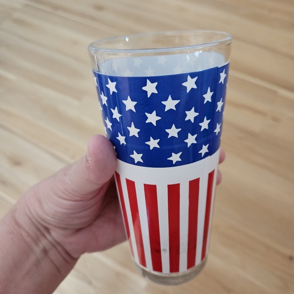 Patriotic American Flag Glass - Picture 1 of 9